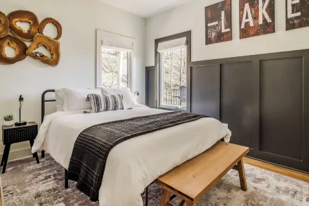 Lake Views • Modern Center Hill Home w/ Lake Trail