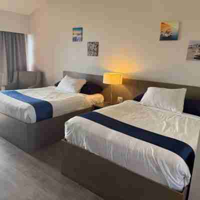 Sand Pebbles Inn Rooms
