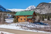 Stunning cabin on 4 acres of land near Breck, mountain views and on-site creek
