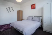Skyfall - 2 Bedroom Apartment - Milford Haven - Apartments
