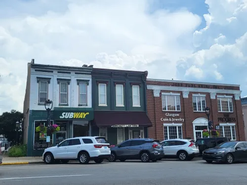 Large two floor 4-bedroom 2.5 bath apartment w AC, WiFi in downtown Glasgow KY