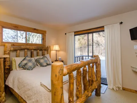 Spacious Retreat with Hot Tub and Fenced Yard - Cozy Mountain Escape