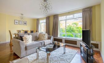Elegant & Airy 2BR near Regents Park