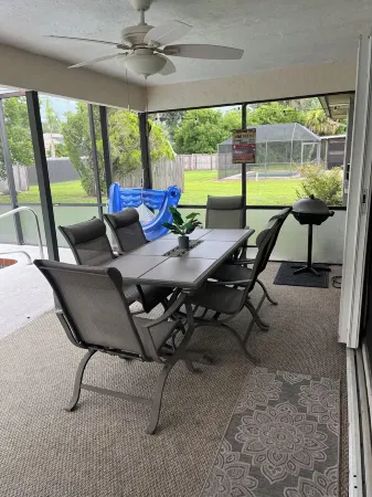 Coastal Paradise with HEATED POOL Отели рядом с достопримечательностью «Кидстар Парк»