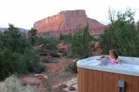 Cozy Adobe with Hot Tub and Fabulous Views in Outdoor Paradise.