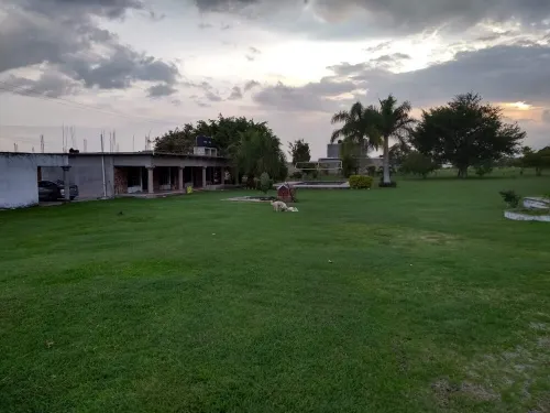 Casa de campo con piscina y jardín para eventos