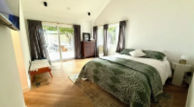 Spacious 4-bedroom house with AC, WiFi in cool Huntington Beach