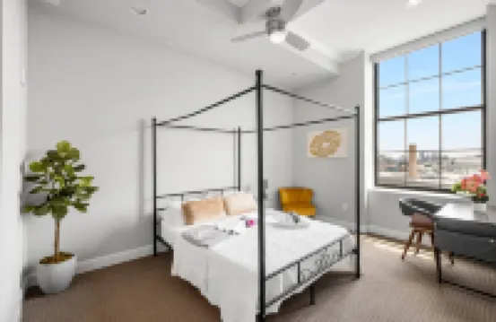 Rooftop Pool and Gym Access - Stylish Urban Oasis