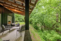 Nature’s Nest Hot Tub • Fire Pit • Deck Views • Near Old Man’s Cave