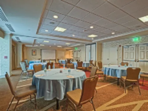 ヒルトン ガーデン イン マウント ローレル マウント・ローレルのホテル