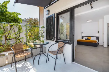 3 minutes from the beach: lovely studio apartment Отели рядом с достопримечательностью «Амфитеатр в Пуле»