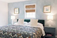 Beautiful newly decorated and centrally located home minutes from Camden Harbor.