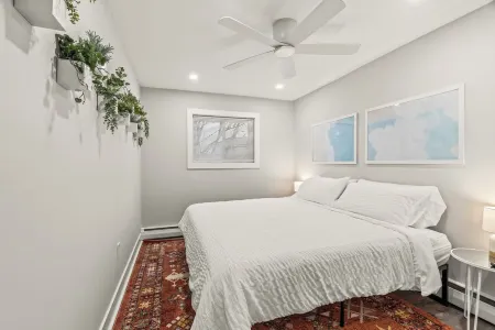 Therapeutic 2 King Bedroom Apartment in Downtown Conshohocken