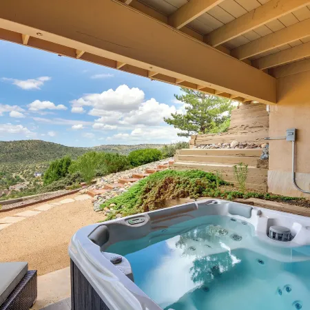 Prescott Gem Hot Tub and Mtn Views, 7 Mi to Dtwn