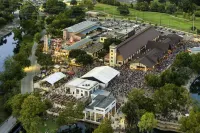 Adorable 1925 Home    Walk to Downtown    Modern Comforts    Sleeps 6