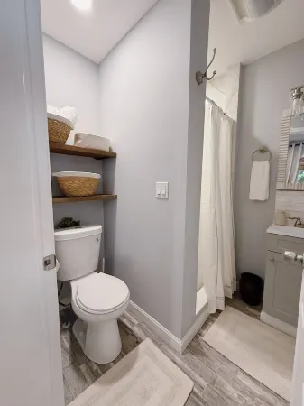 Trackside Guesthouse w/ Pool