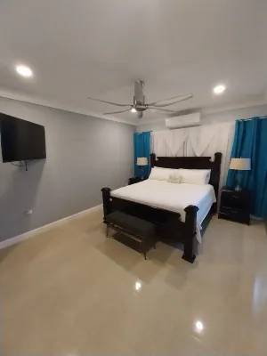 KING SIZE Suite with Pool and beach