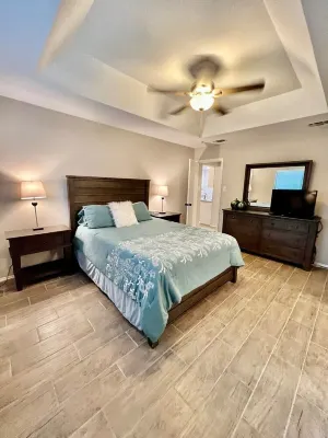 Universal City 4BR•Furnished Relocation Housing•Randolph AFB•Wi-Fi •Washer/Dryer Hotels in Universal City