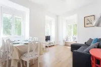 Near the River 3 Bedrooms Flat, with AC for 9