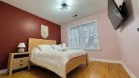 Spacious Skokie Retreat - 2BR/2BA - Mins to Chicago, mall & Train Hotel in zona Emily Oaks Nature Center