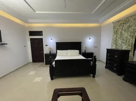 Perfect Vacation Home with hot tub, 24/7 security, WiFi, Swimming Pool, etc..