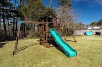 “The Blue Bungalow” Great location RV hookup addon