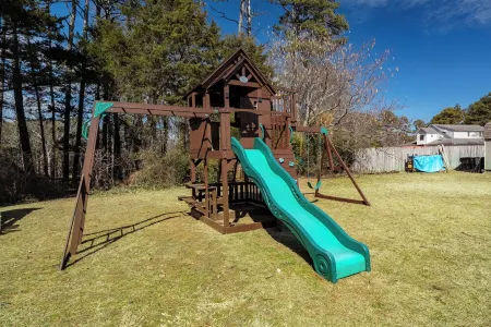 “The Blue Bungalow” Great location RV hookup addon