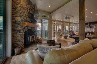 6BD, 5 Bath - Mountaintop Mansion in the Sky