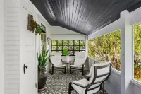 Updated South Hill Craftsman Sleeps 12!