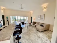 Villa Ana, 4 bdr, infinity pool with endless mountain & ocean views