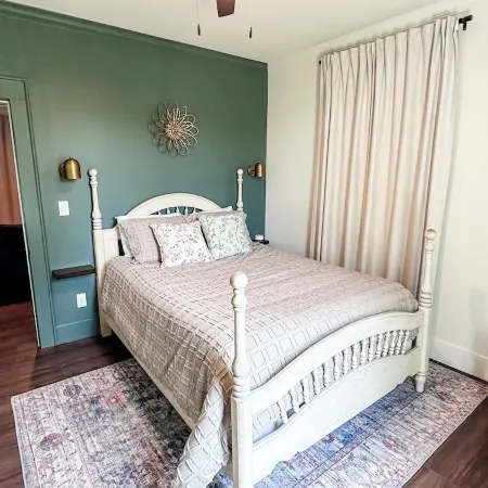 The Pecan Street Retreat - 1935 Gem