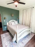 The Pecan Street Retreat - 1935 Gem