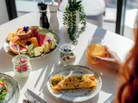 Dorsett Gold Coast Hotels near Broadbeach Waters