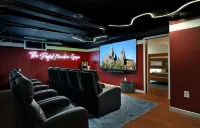 Amber Hills Lodge: Sauna,Golf Sim,Hot Tub,Theatre - 4-Star