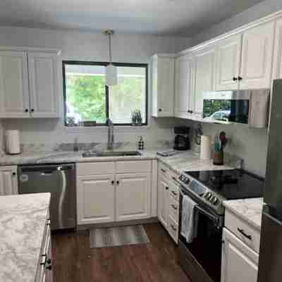 Charming 2-bedroom townhome in delightful New Bern with WiFi, AC Others