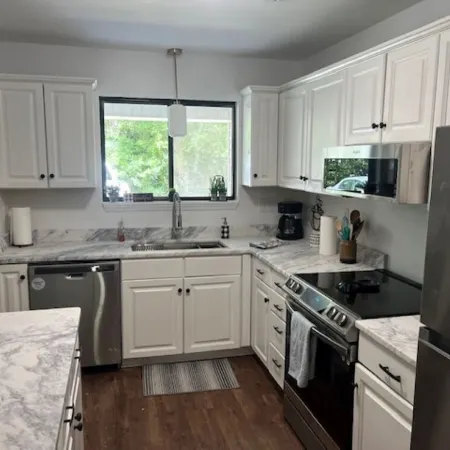 Charming 2-bedroom townhome in delightful New Bern with WiFi, AC