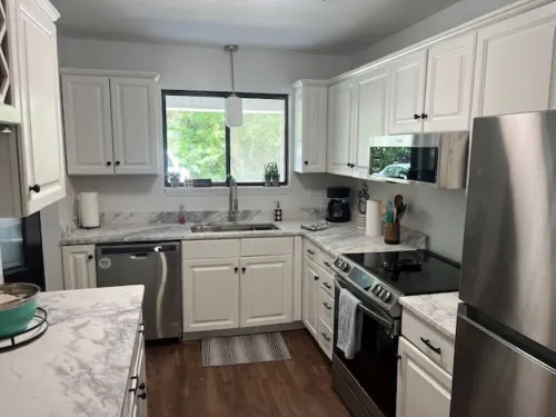 Charming 2-bedroom townhome in delightful New Bern with WiFi, AC
