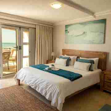 Stunning ocean vistas, near top surf spots, shops; private, all amenities. Rooms