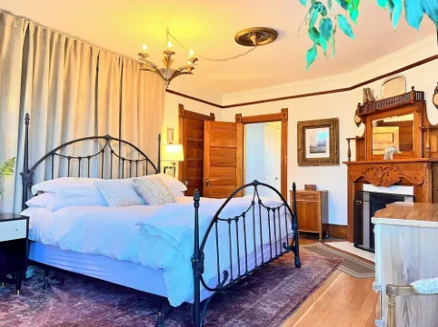 Historic Montana Manor
