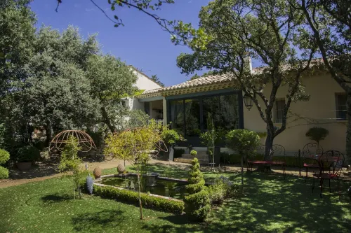 Carefully decorated house Hotels in Grignan