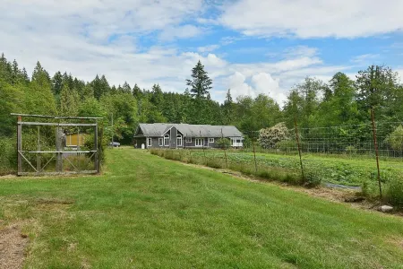 Coastal Hideaway Private Suite