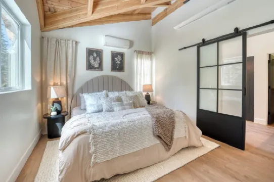 Luxury 4-Bedroom Retreat with Sauna and Hot Tub in Marvelous McCall!