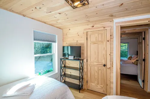 Waterfront! HotTub-Kayak-On Snowmobile Trail-Massage chair-Sauna-On Hiking Trail Các khách sạn ở Albany