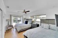 Dockside Waterfront 3-bedroom house, Plunge Pool, Chef's Kitchen in College Park