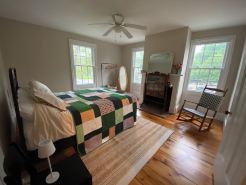 Charming Apt above Bookshop in Historic Tiverton Four Corners Village Center!