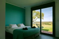 MONTE DA FIFAS Countryside house with a pool and a magnificent view over the dam