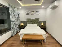 Spacious 8-bedroom villa with WiFi and AC in charming Lam Dong. Hotels in B' La