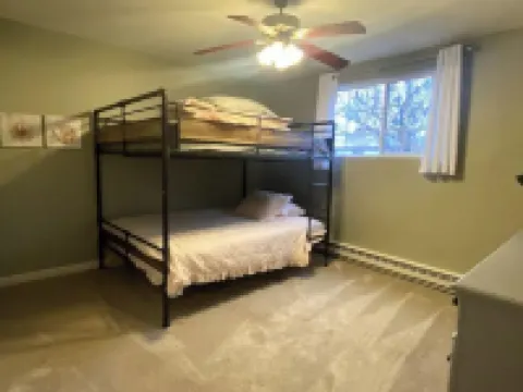 Cozy Okoboji Lake House, 2 blocks from attractions 阿諾茲帕克酒店