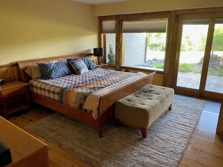 3-bedroom townhome in charming Lake George with WiFi, fitness room Отели рядом с достопримечательностью «Зона отдыха Герни Лейн»