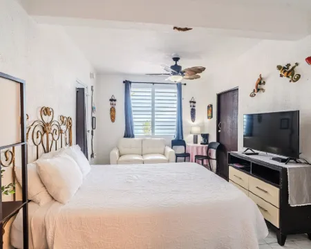 Coconut Palms Inn Hotels in Rincon